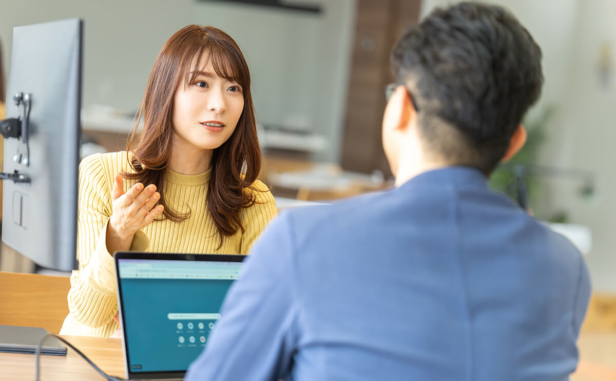 経理で働く人のイメージ写真01