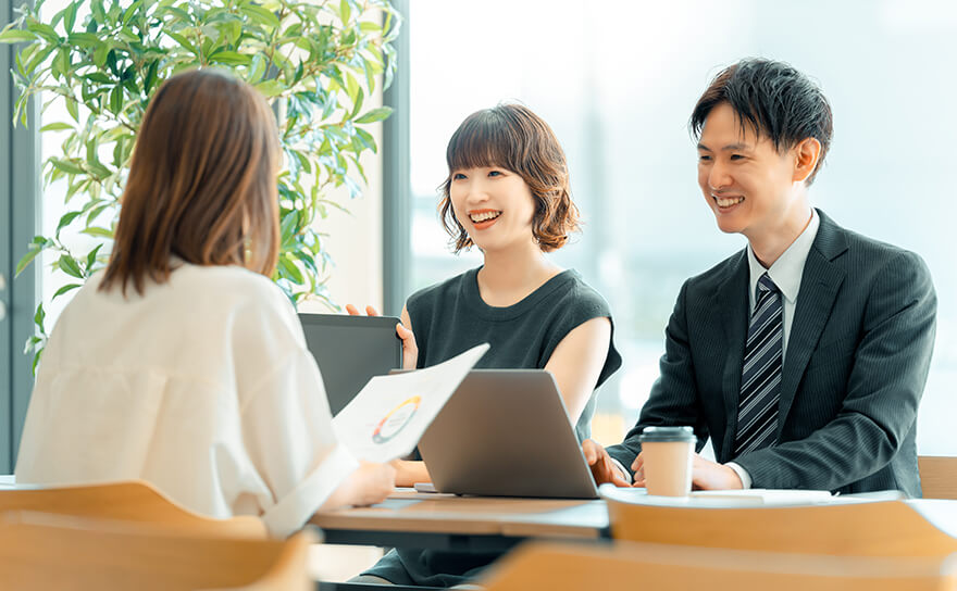 「就業後も伴走する業務コンサルタント」イメージ写真